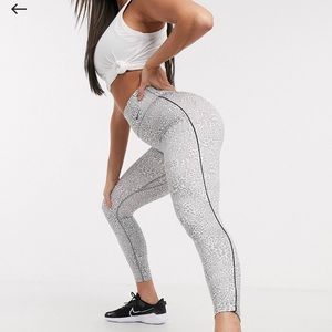 Nike Training Leggings in Mono Leopard Print